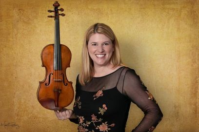 Headshot of Mikylah Myers holding a violin
